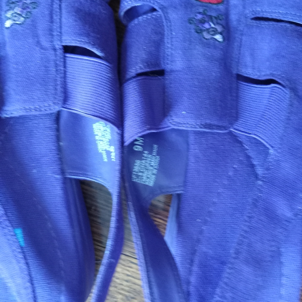 Sandals - Picture 3 of 4